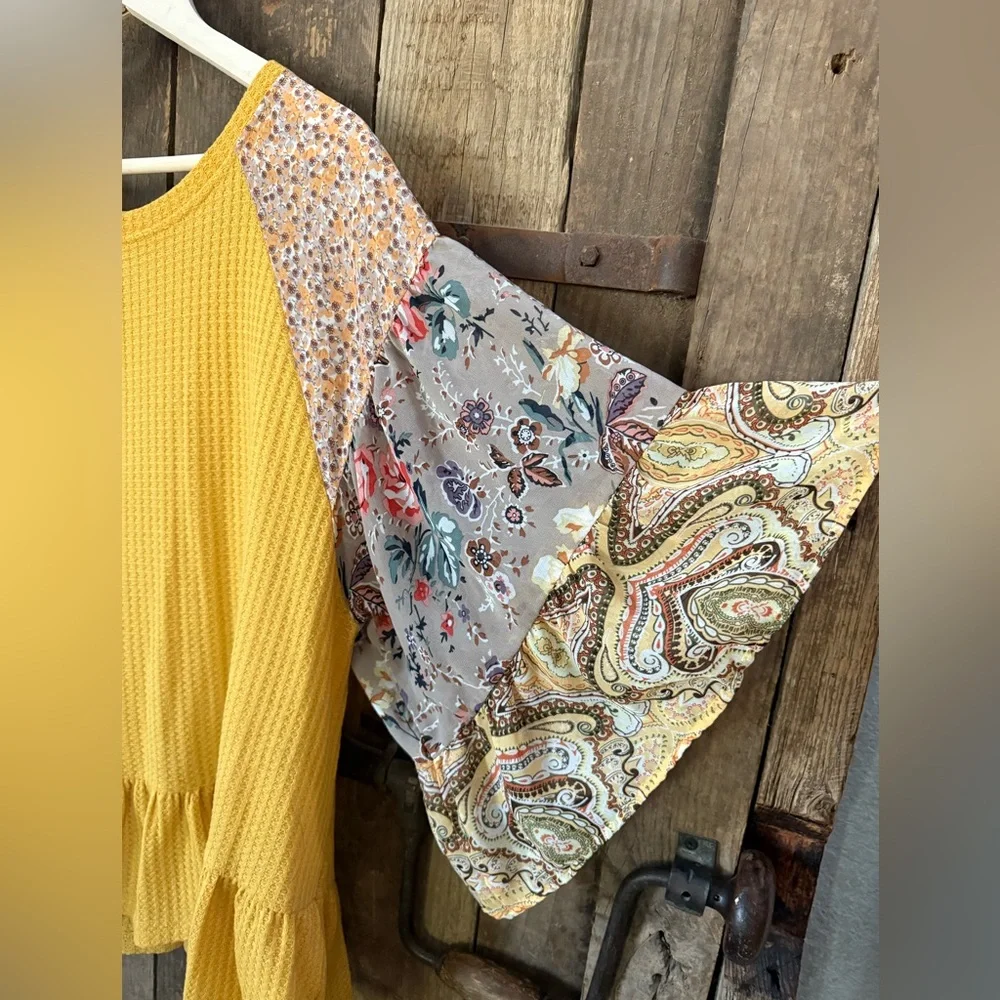 Umgee Floral Flowy Sleeve Waffle Knit Blouse Women’s Size Large Mustard Color - Picture 2 of 7